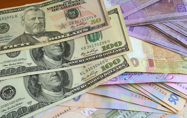Курс доллара на межбанке на 12:03 повысился до 25,76 гривен/доллар