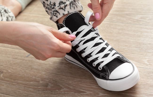 До чого може призвести неправильне зав'язування шнурків: ви будете здивовані