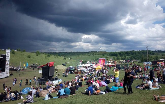 На фестиваль под Днепром обрушился ураган, погиб человек