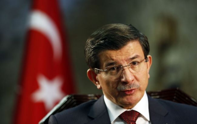 Давутоглу: Турция готова забирать десятки тысяч беженцев, но не миллионы