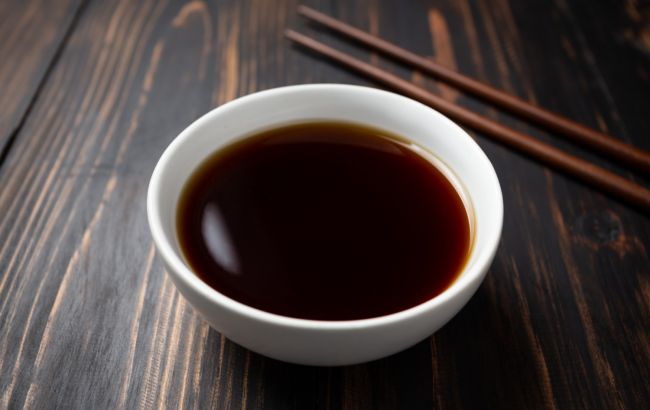 Чи потрібно зберігати соєвий соус в холодильнику