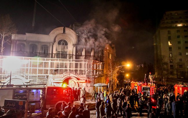 У Тегерані сотні демонстрантів протестують біля посольства Саудівської Аравії