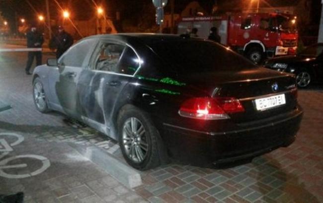 Во Львове неизвестные подорвали автомобиль