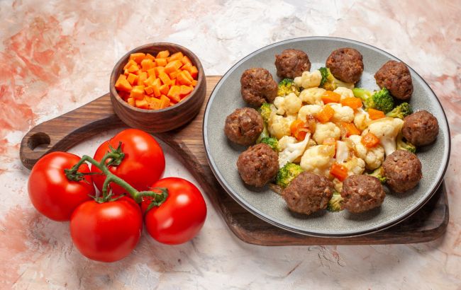 Кефтедаки или фрикадельки с мятой: необычный рецепт мясных котлет