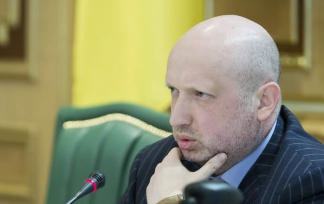 Россия в Крыму пытается уничтожить национальное сознание крымских татар, - Турчинов