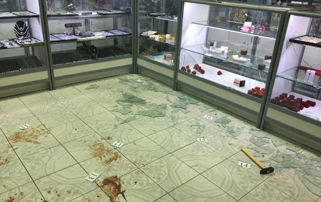 В Киеве ограбили ювелирный магазин, ранен охранник