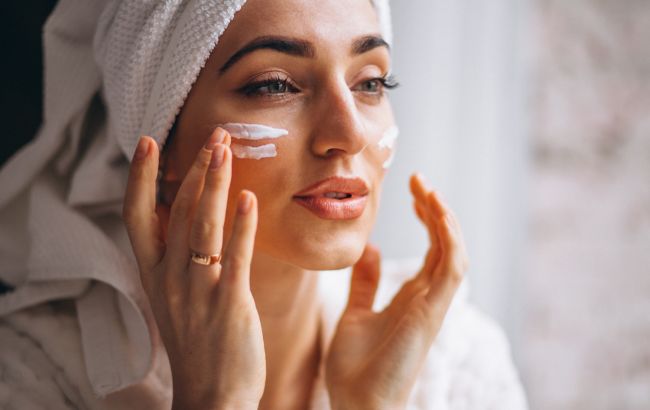 Реальність чи міф? Дерматолог розповів правду про креми для "підтягування" шкіри