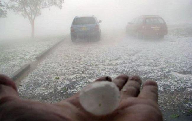 Синоптики предупреждают о грозах и граде в Украине 18 апреля