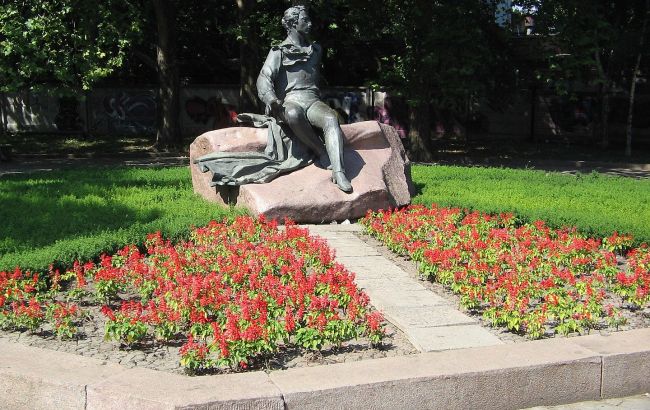 Снос или вандализм не нужны. В Николаеве объяснили "исчезновение" памятника Пушкину