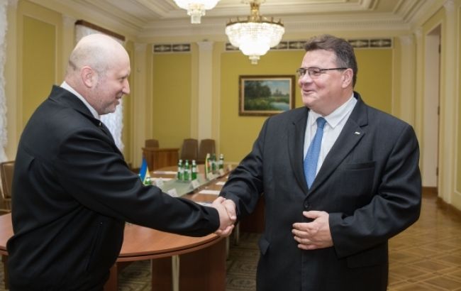 Турчинов: увеличение интенсивности обстрелов свидетельствует о попытке РФ сорвать минские соглашения