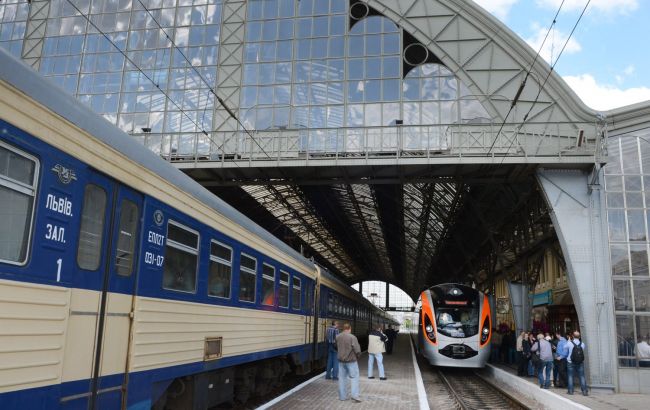 "Укрзализныця" запустила дополнительные поезда