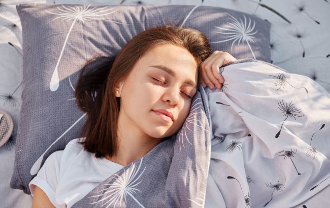 Скільки подушок потрібно для здорового сну - одна чи дві?