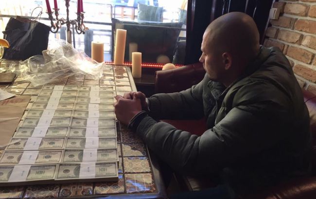 В Киеве на взятке в 200 тыс. долларов задержана банда вымогателей