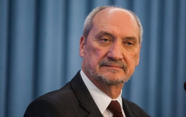 Министр обороны Польши попал в аварию