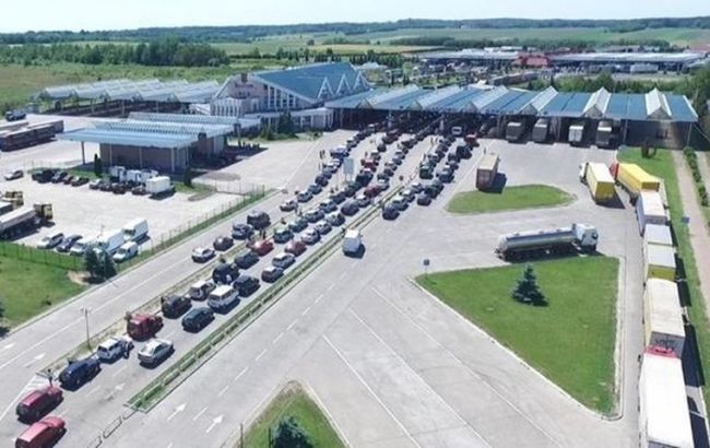 У чергах на кордоні з Польщею простоює 1 тисяча автомобілів