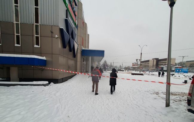 Полиция устанавливает причины взрыва в торговом центре Черновцов