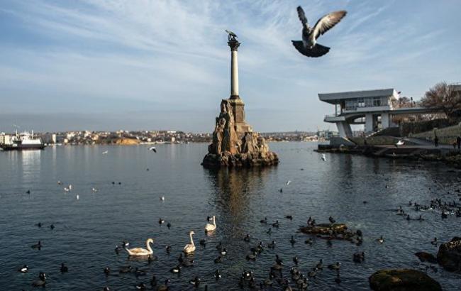 В Севастополе мужчина пытался сжечь российский флаг