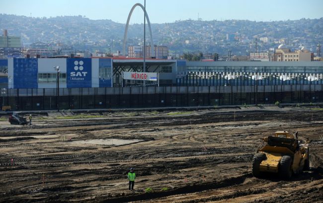 США планируют построить стену на границе с Мексикой в течение двух лет