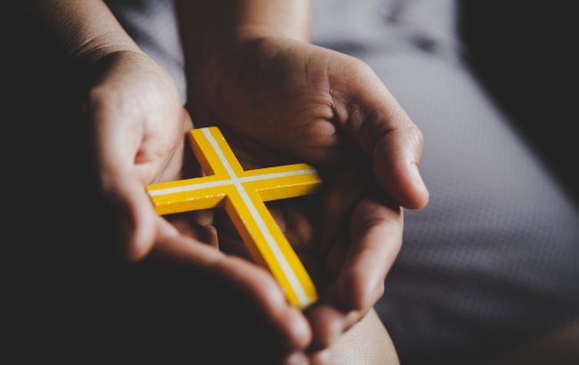 Страшний знак: що робити, якщо уві сні вам дали землю або хрест