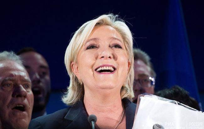 Ле Пен закидали яйцями в ході передвиборчої поїздки в Бретань