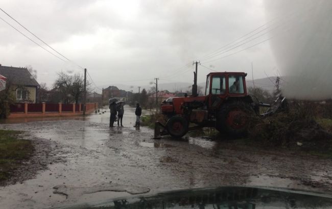 В ГСЧС заявили о подтоплении 30 домохозяйств в Закарпатье из-за дождей
