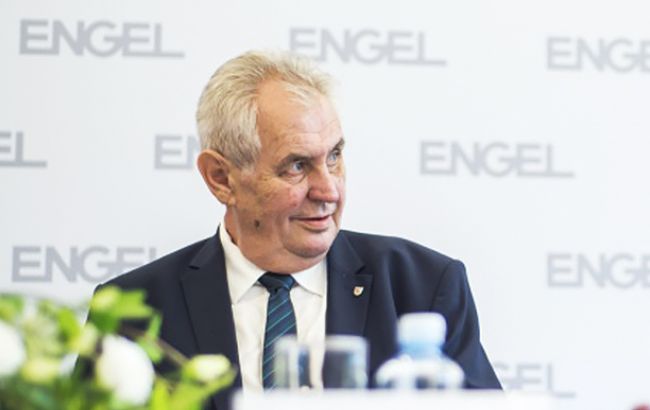 Президент Чехии принял отставку правительства