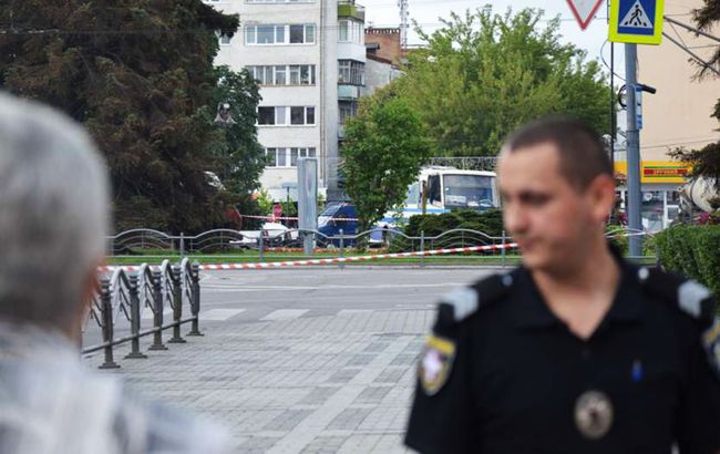 Луцкий захватчик отпустил троих заложников после разговора с Зеленским