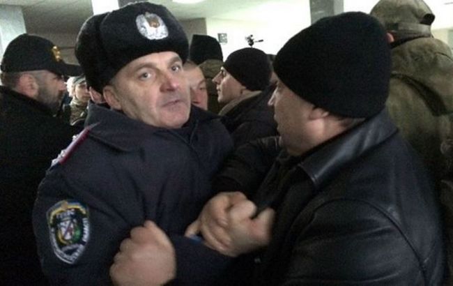 В Кривом Роге произошли столкновения между митингующими и полицией