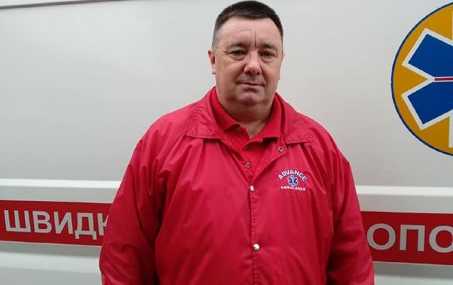 Украинский фельдшер нес пациента на спине по сугробам более 2 км