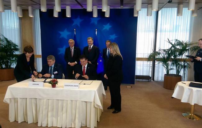 Саміт в Брюсселі: Україна і ЄС підписали ряд угод про співпрацю