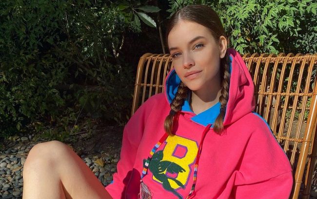 Женственность и комфорт: стилистка показала, с чем лучше всего сочетать худи весной и летом