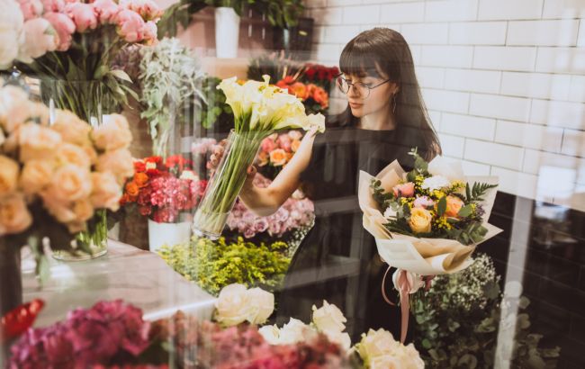 Букет троянд за ціною смартфона: скільки коштують квіти в Києві і хто рекордсмен