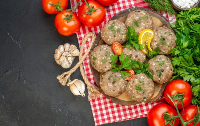 Мітболи з вершково-грибним соусом: рецепт смачнющої вечері для родини