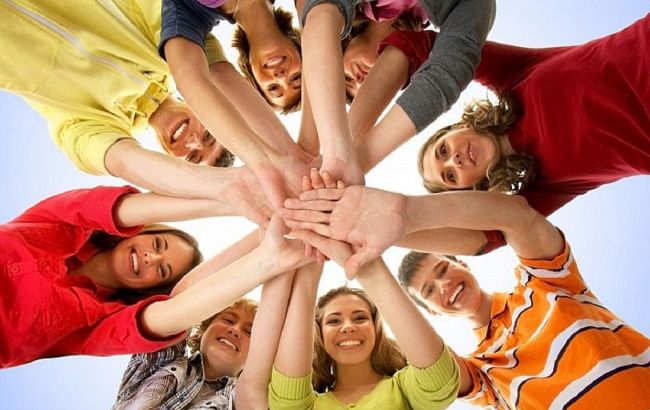 День молодежи 2021:&nbsp;красивые открытки и поздравления с ярким праздником