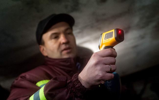 Зам Кличко проинспектировал квартиры киевлян, которые жаловались на низкую температуру