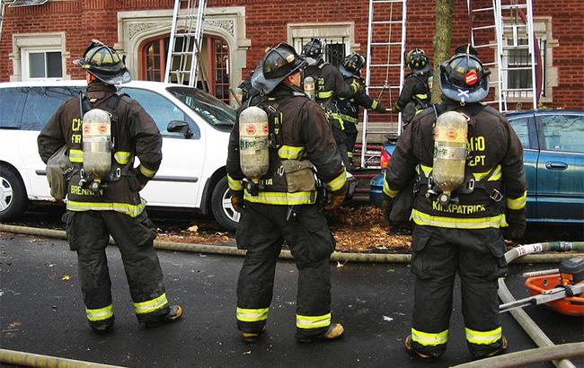 Пожар в Лондоне: спасатели временно прекратили поиски жертв