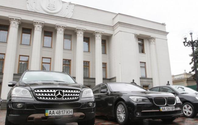 Депутаты задекларировали почти 1 тыс. транспортных средств в 2015