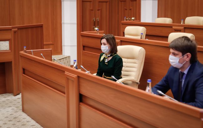 Санду має намір через Конституційний суд підтвердити своє право розпустити парламент