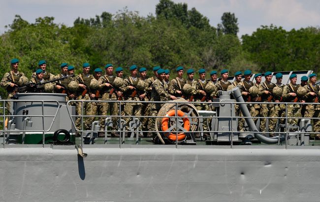 Герої на воді, землі та в небі. В Україні відзначають День морської піхоти
