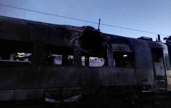 Армія РФ вдарила по пасажирським потягам "Інтерсіті+": фото наслідків