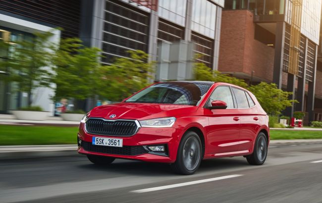 С одним двигателем и зонтиком в двери: в Украине стартовали продажи новой Skoda Fabia