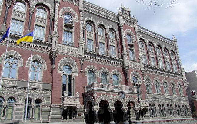 НБУ смягчил валютные ограничения для операций во внешней торговле