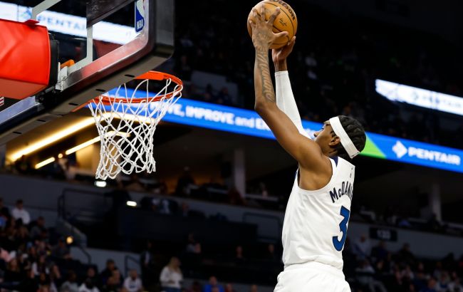 Форвард "Міннесоти" вгатив слемданк в атаці другим темпом: момент дня в НБА