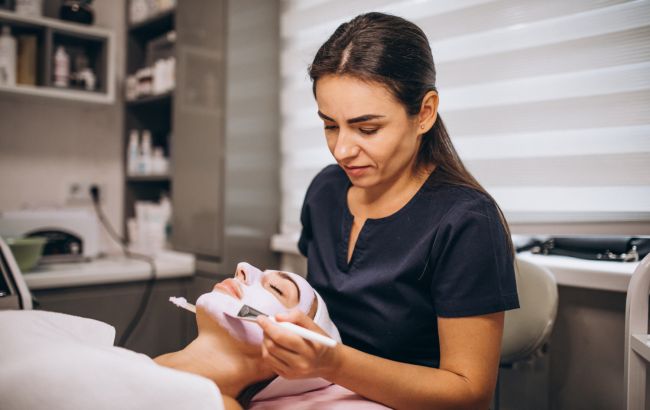 Бегите от такого косметолога: 4 сигнала, которые выдают опасного врача