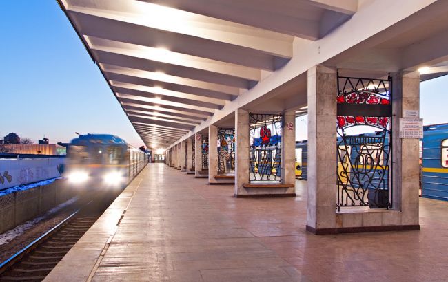 Станции метро "Черниговская" и "Лесная" возобновили работу