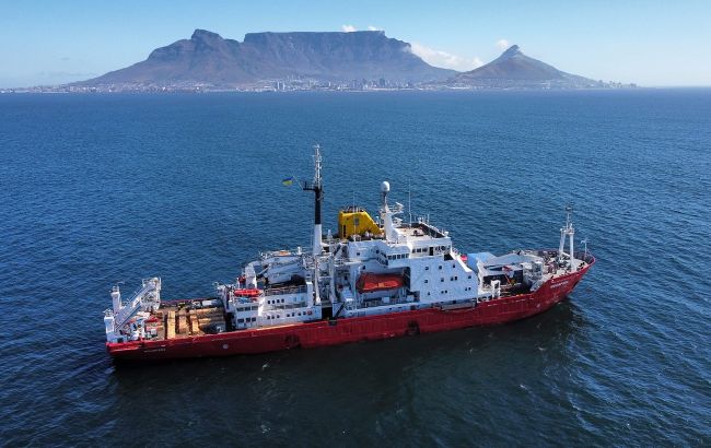 Український криголам "Ноосфера" розпочав третій антарктичний сезон: фото