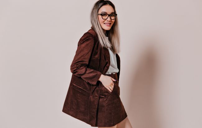 Стилістка сказала, з чим поєднати один з наймодніших кольорів 2024