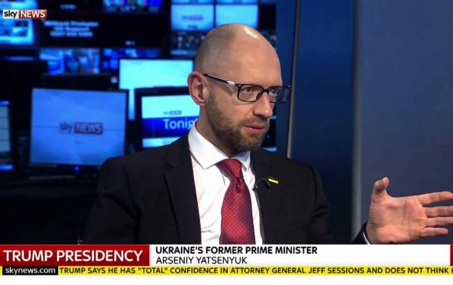 Яценюк в Лондоне заявил, что вопрос оборонительного оружия сейчас является ключевым для Украины