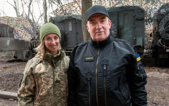 Витягала поранених під Шумами: військовий медик отримала орден Богдана Хмельницького