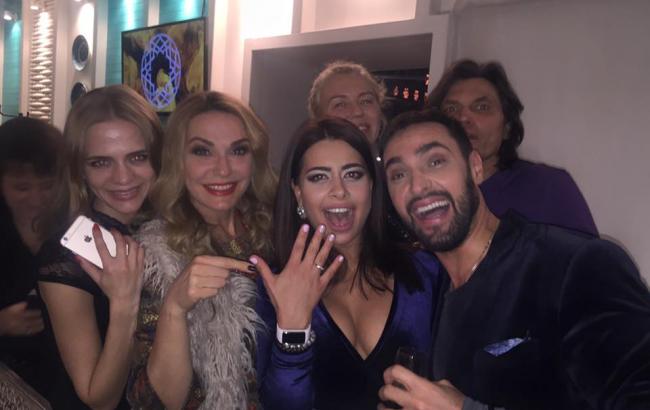 Віталій з нареченою Раміною